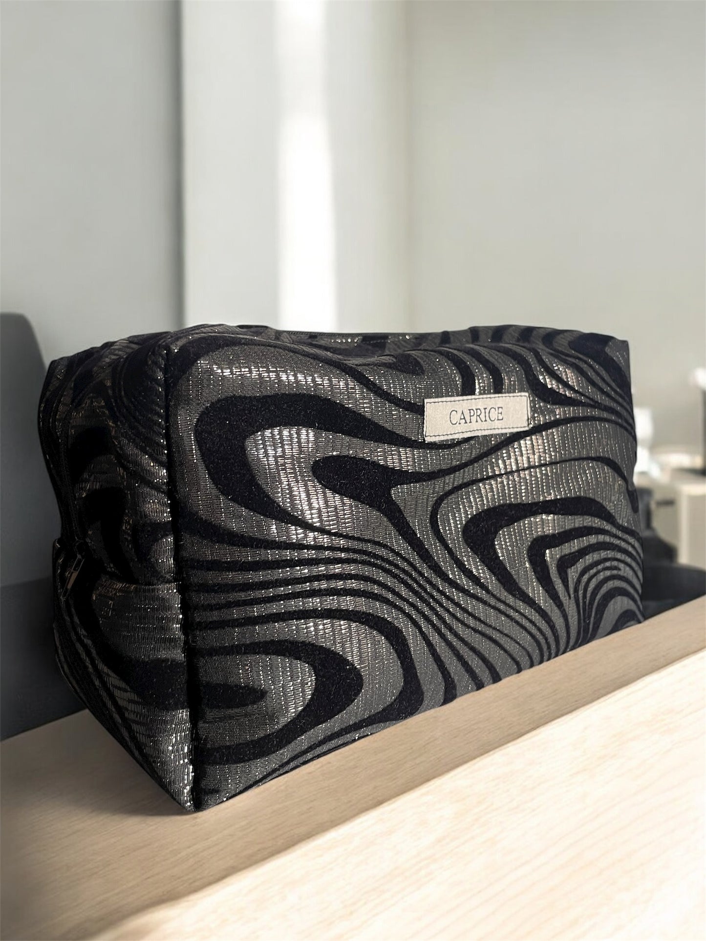 La trousse de toilette Lava